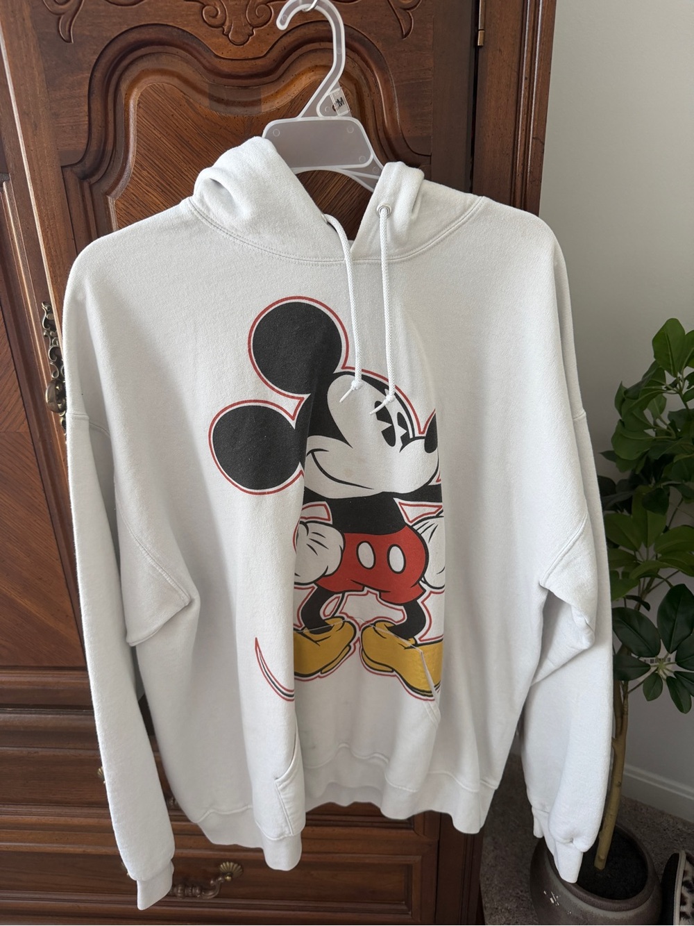 Disney White Crewneck Sweatshirt with Vintage Mickey Graphic